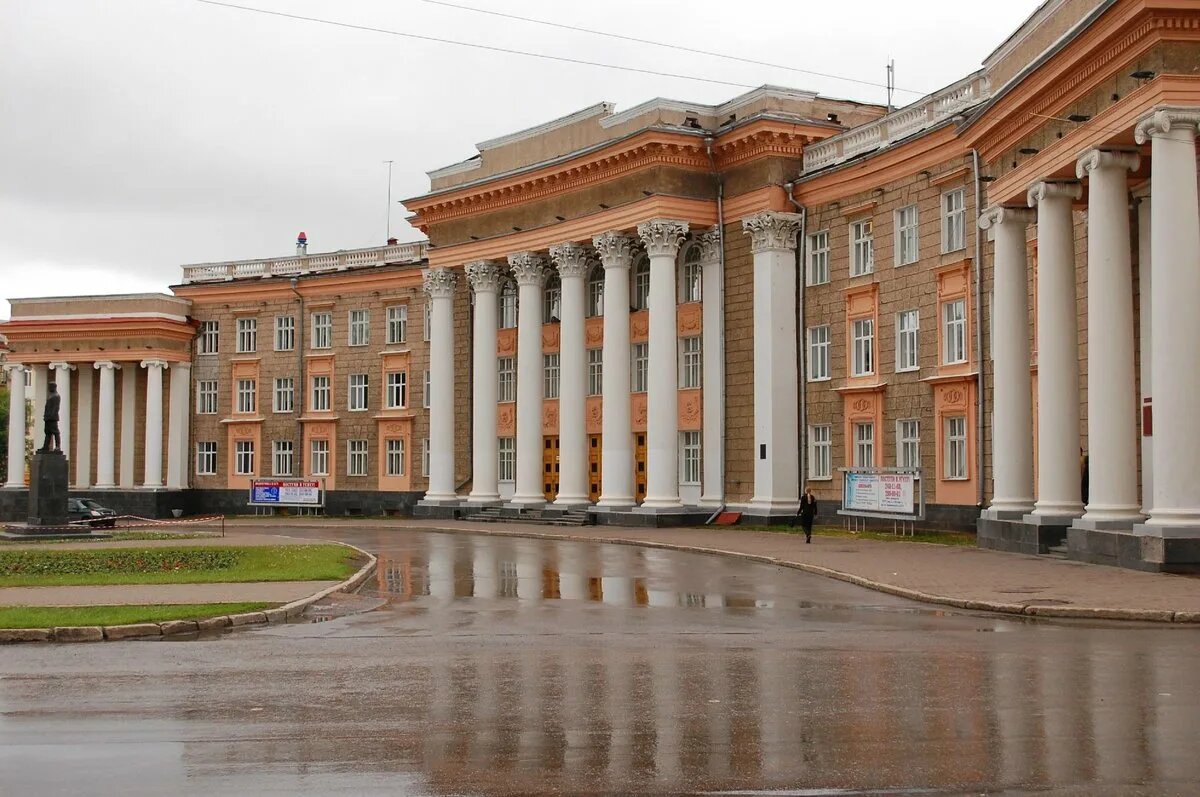 Дворец культуры имени Серго Орджоникидзе (фото из интернета) 