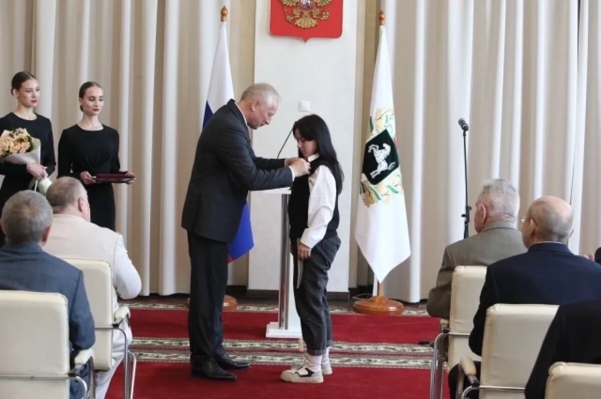    Томская область отметила лучших: губернатор вручил жителям госнаграды