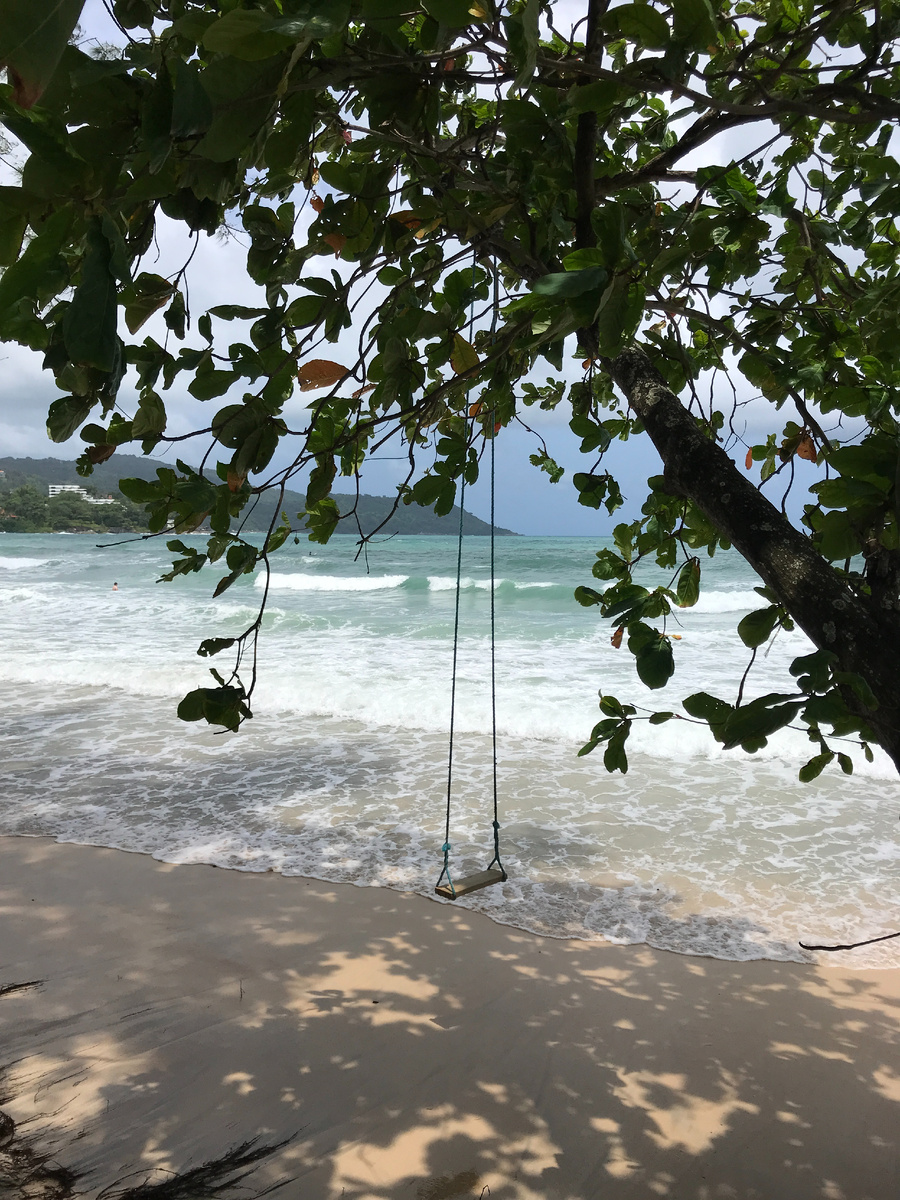 Мне всегда нравились самодельные качели на островах.