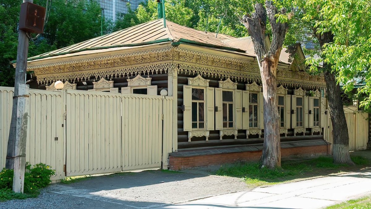 Дом по ул. Максима Горького, 20. Новосибирск. Фотография - www.openmainphoto.ru