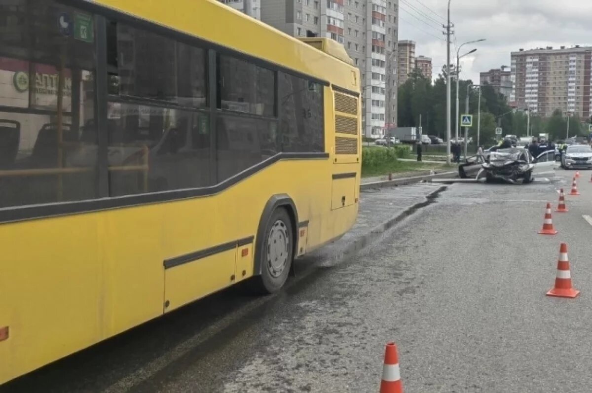    В Сургуте в аварии с автобусом погиб человек