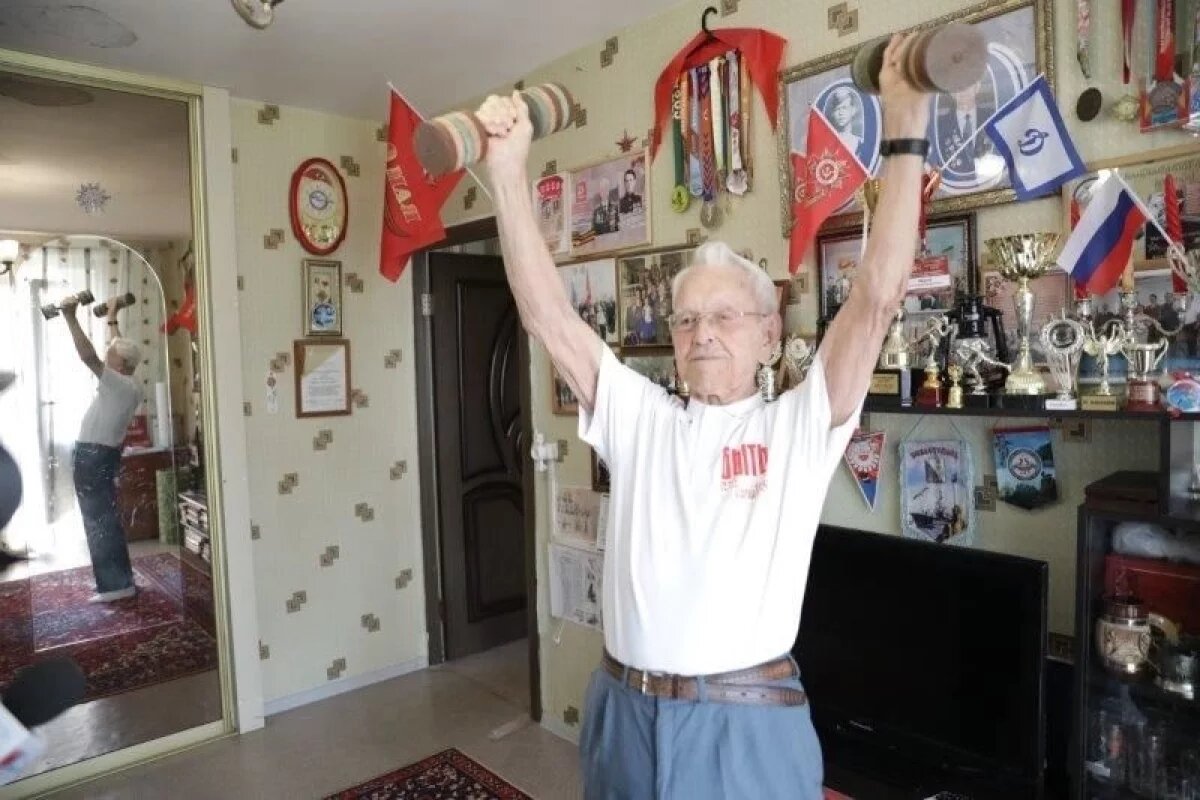    Волгоградец-фронтовик, зажигавший в шоу Малахова, отмечает 99-летие