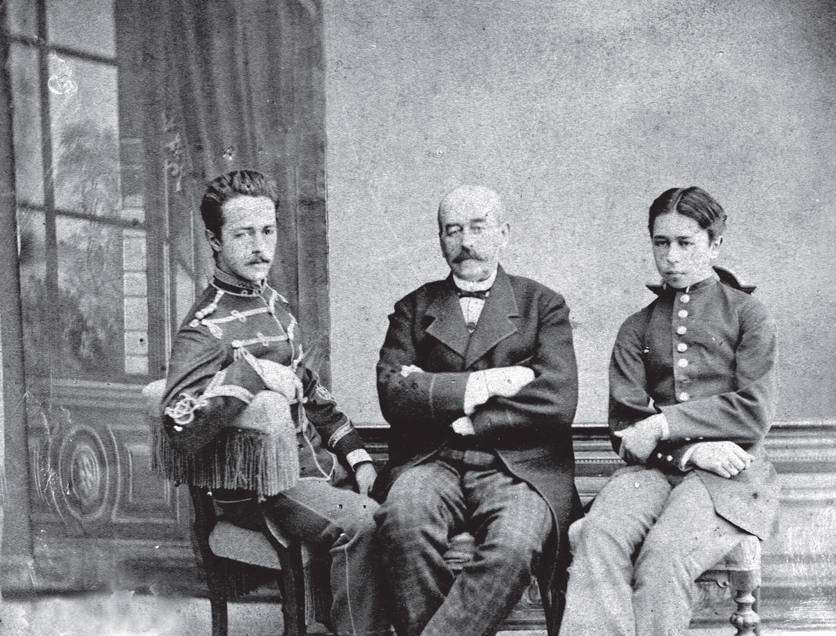 Лев Александрович Пушкин с сыновьями Василием и Львом. 1876–1880 гг. С сайта pushkinskij-dom.livejournal.com