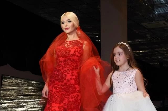 Алена Кравец с дочерью Даниэлой

