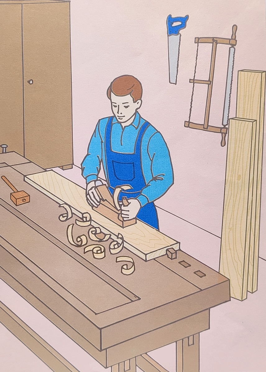 Этот столяр работает с ручным инструментом, у него вообще нет средств защиты. С электроинструментом такой номер не пройдет! 