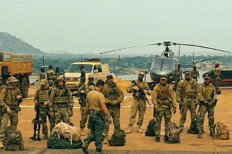 "Ща "вагнера" подъедут". "Оркестр где-то в Западной Африке. Фото АР