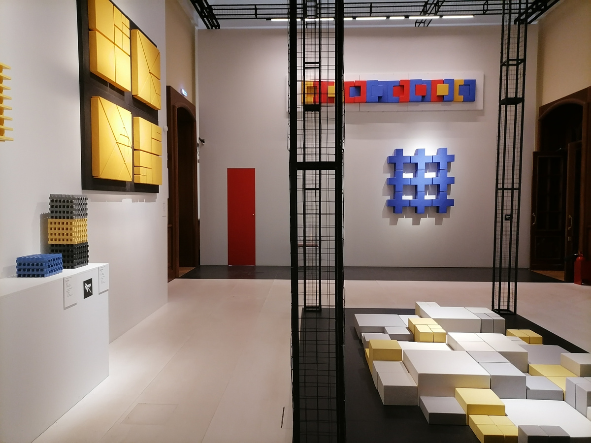 Интерьер залов на выставке керамики "Быть в материале" в Царицыно. Листайте галерею ▶️