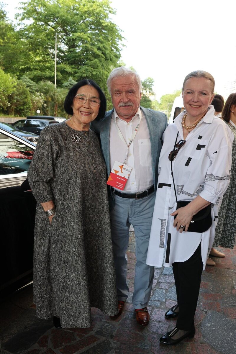    Наталья Аринбасарова, Сергей Никоненко и Валентина Теличкина Юрий Феклистов