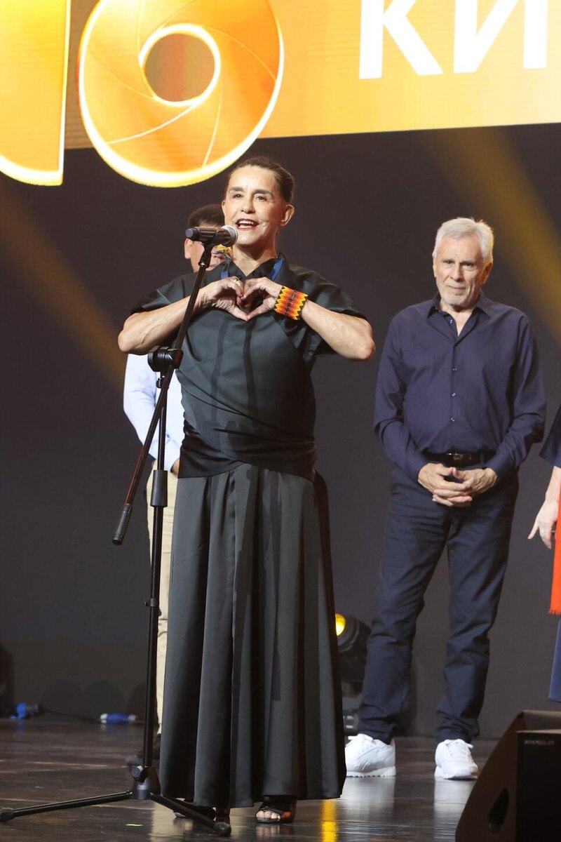    Луселия Сантус и Гойко Митич Юрий Феклистов