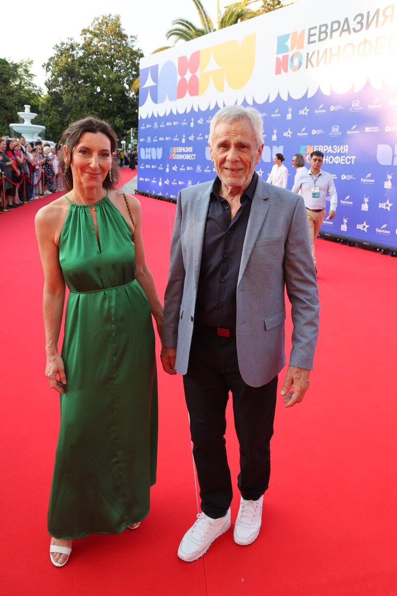    Гойко Митич со спутницей Юрий Феклистов