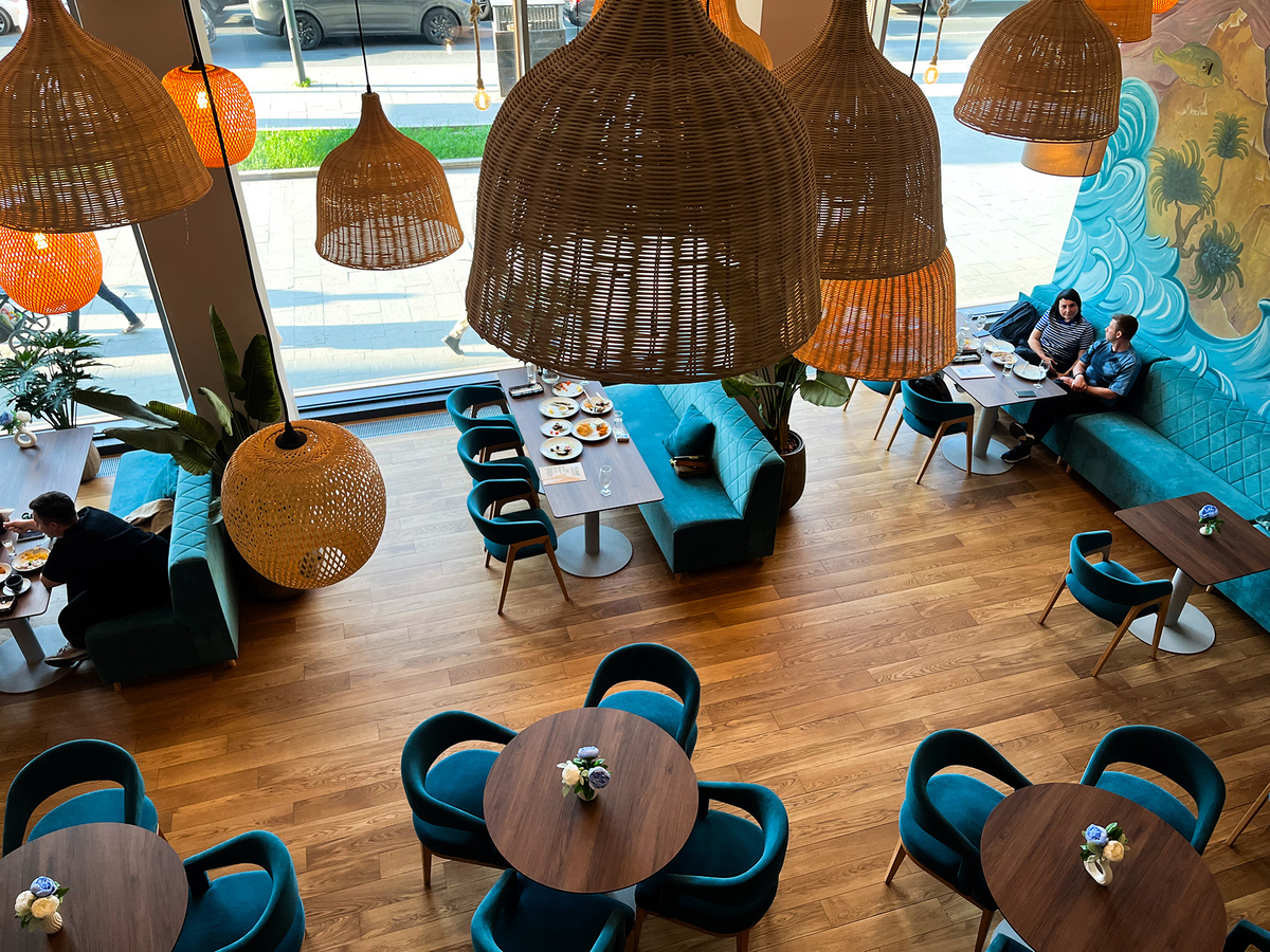 Вид на первый этаж →