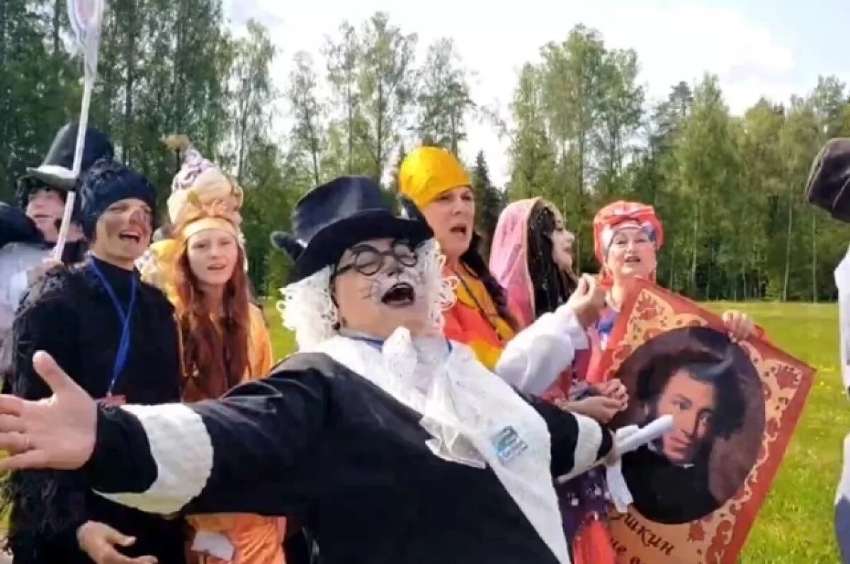    Псковские муниципалитеты стали участниками шествия в Михайловском