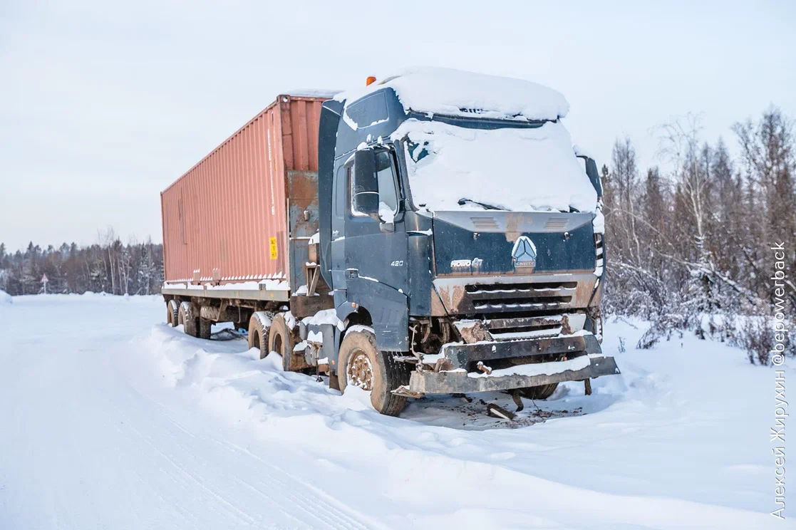 Как вы думаете, сколько времени прошло, прежде чем вскрыли первую дверь?