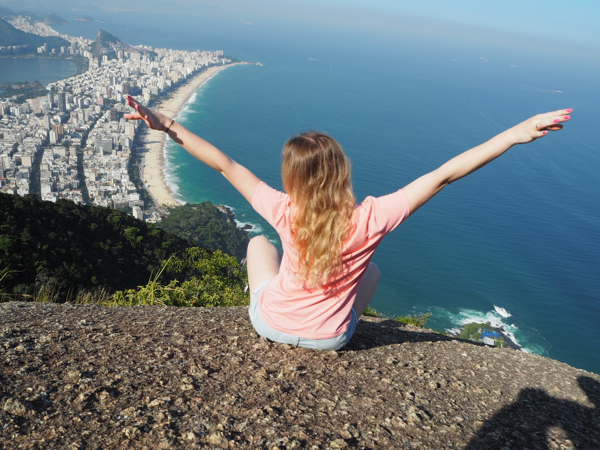 Гора Dos Irmãos (Два Брата) в Рио-де-Жанейро, фавела Vidigal
