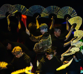 Знаменитый танец с веерами 