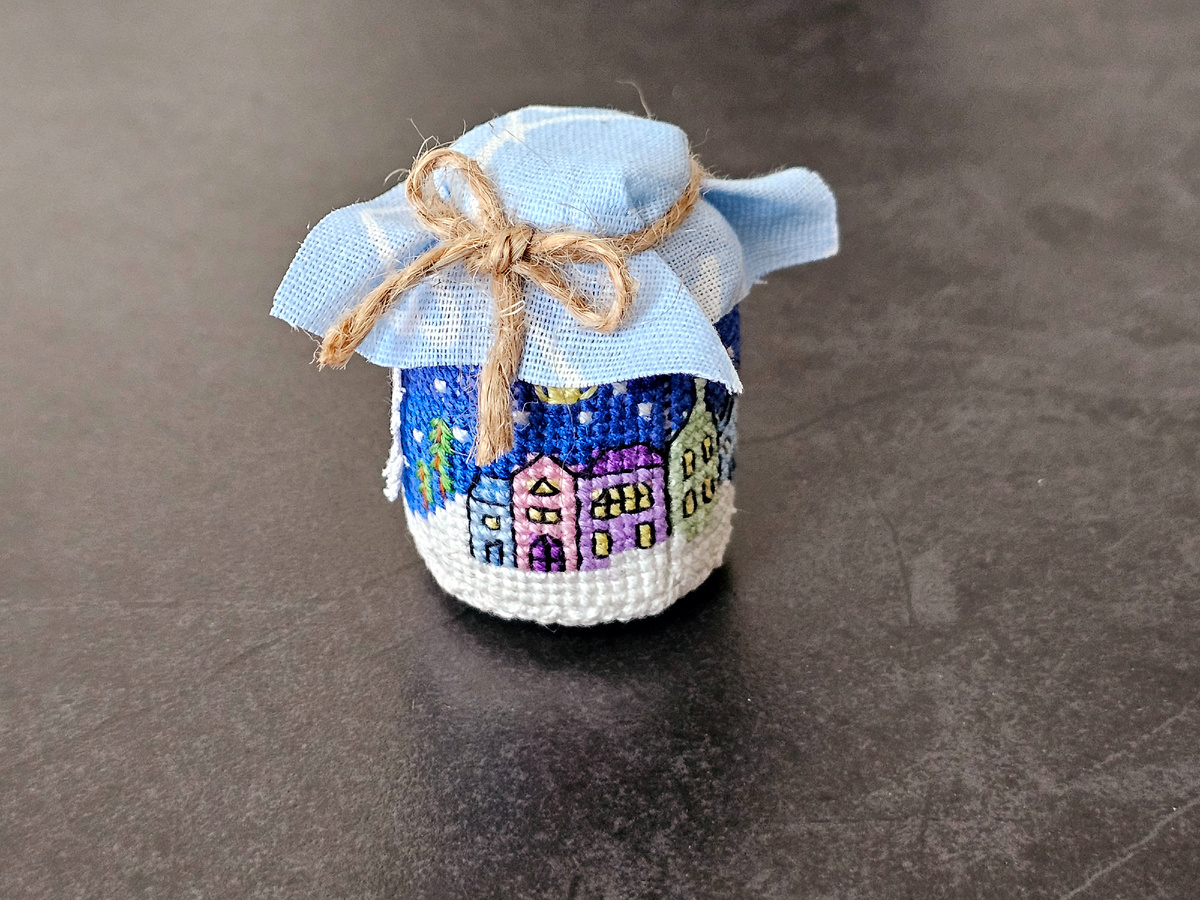 Зимняя баночка из новогодней гирлянды