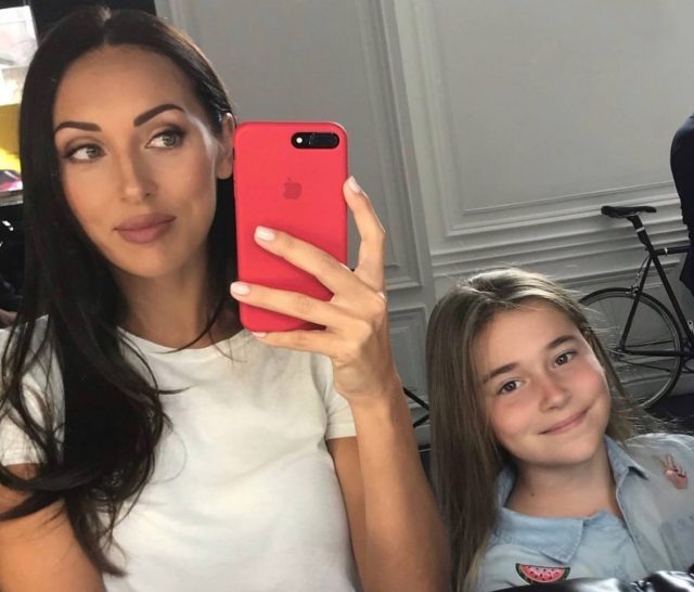    Алсу с дочерью. Фото: социальные сети