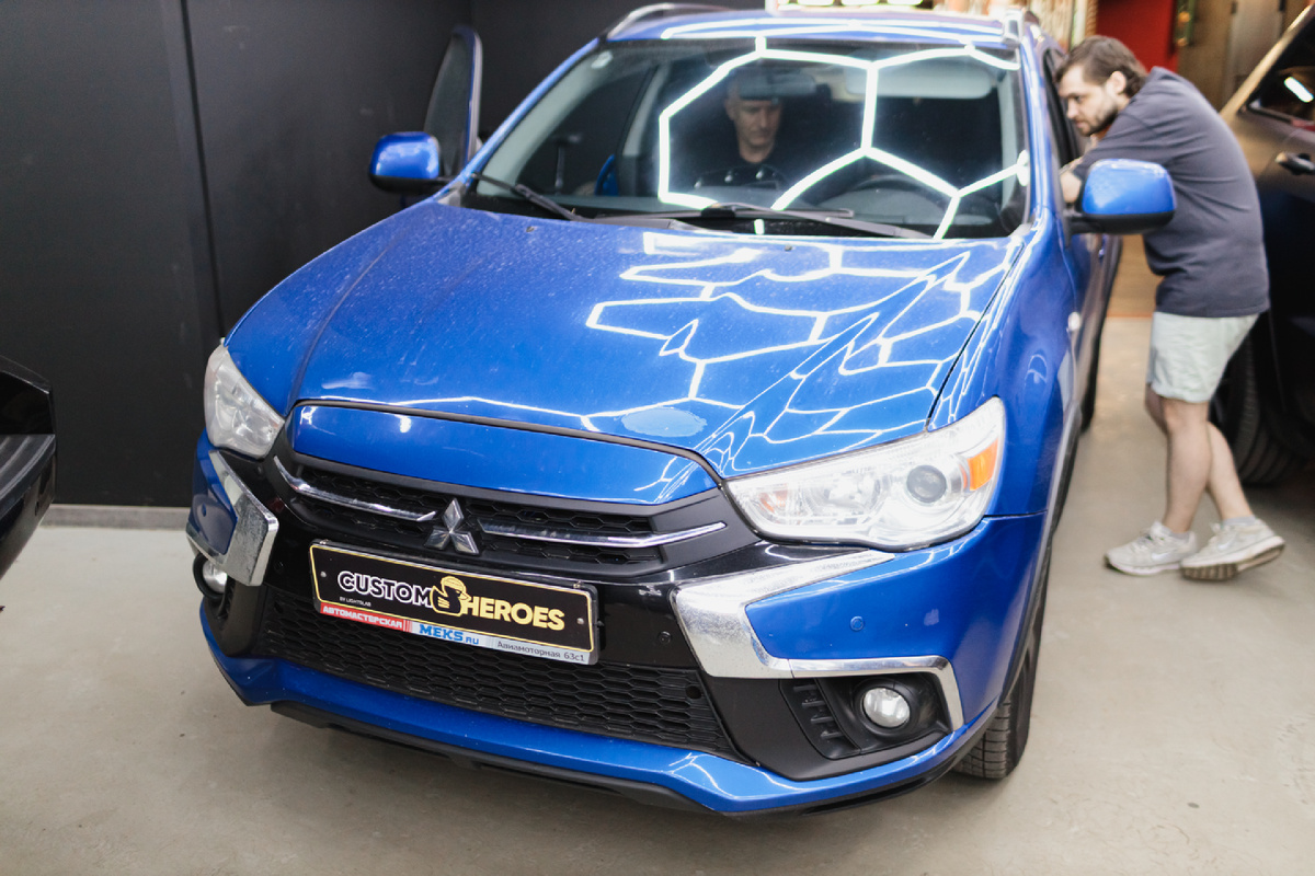 Источник фото: https://custom-heroes.ru/raboty/vid-uslugi/avtozvuk/custom-heroes-professionalnaya-ustanovka-magnitoly-teyes-cc3-v-mitsubishi-asx1/