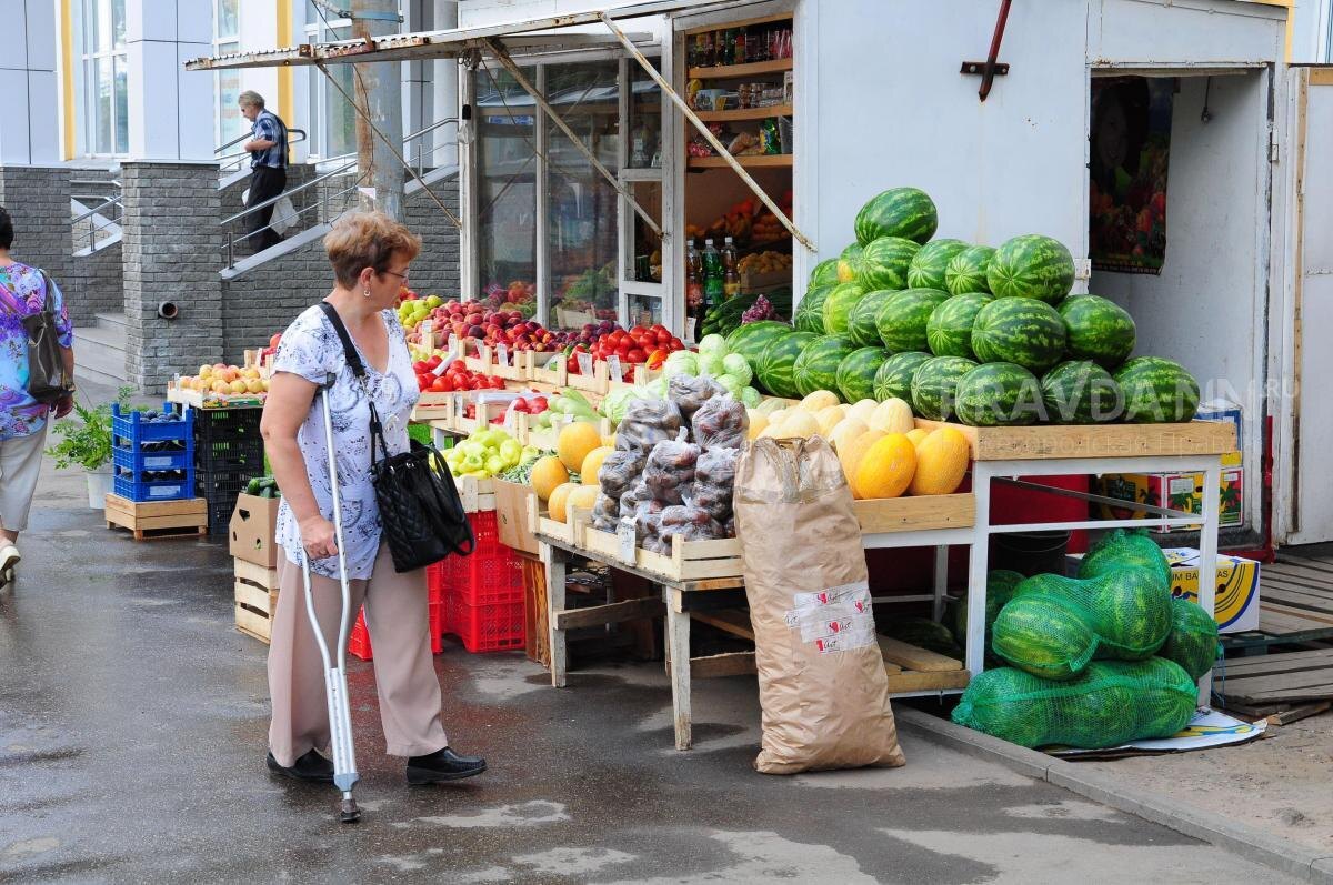    Ранние арбузы, которые продают в июне и июле, нередко проходят обработку нитратами и стимуляторами роста
