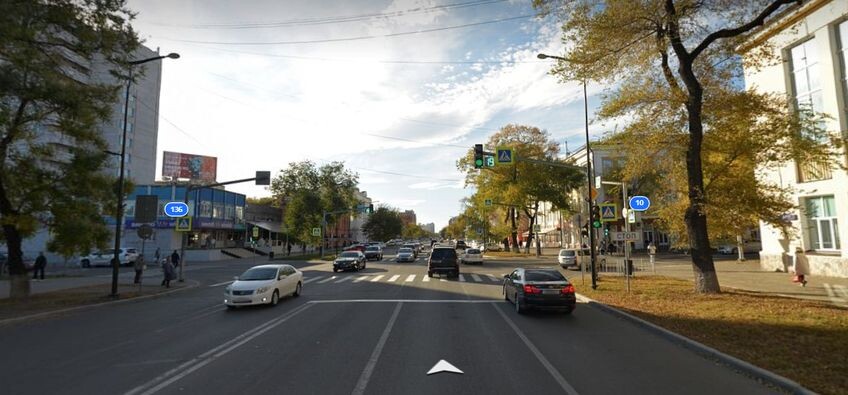 Тот самый перекресток, где все и произошло. От него до Китая вовсе не как раку до Луны, а меньше километра (налево на фото). Изображение взято с сайта Яндекс-Карты