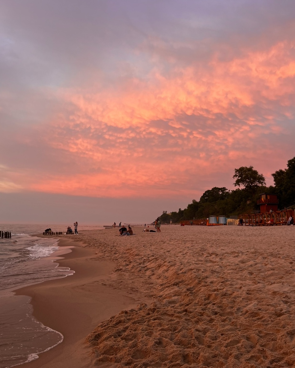 Быть Балтиколюбом — это когда носишь в кармане один камушек, три янтарика и одну ракушку, просто чтобы помнить, как звучит тишина.