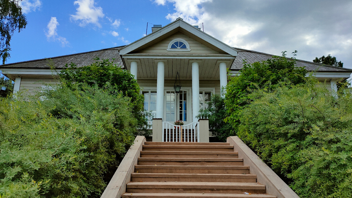 Фото автора. Дом Пушкина - парадный вход