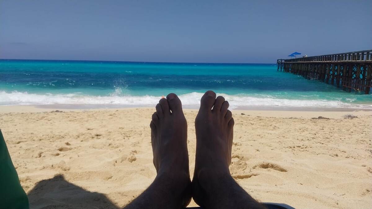 Муж приехал на Средиземное море. Здесь и далее все фото прислал муж