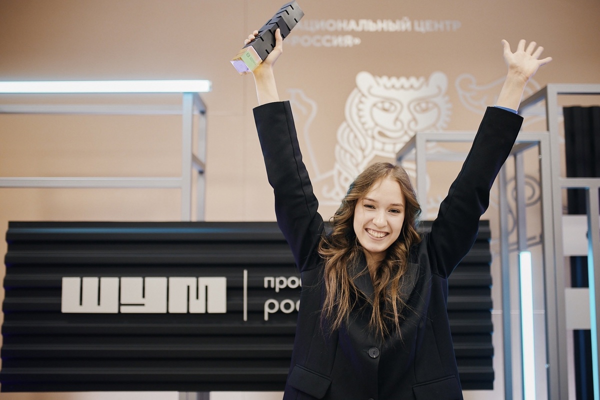 Яна Зарипова на Торжественной церемонии награждения Премии «ШУМ» 2024