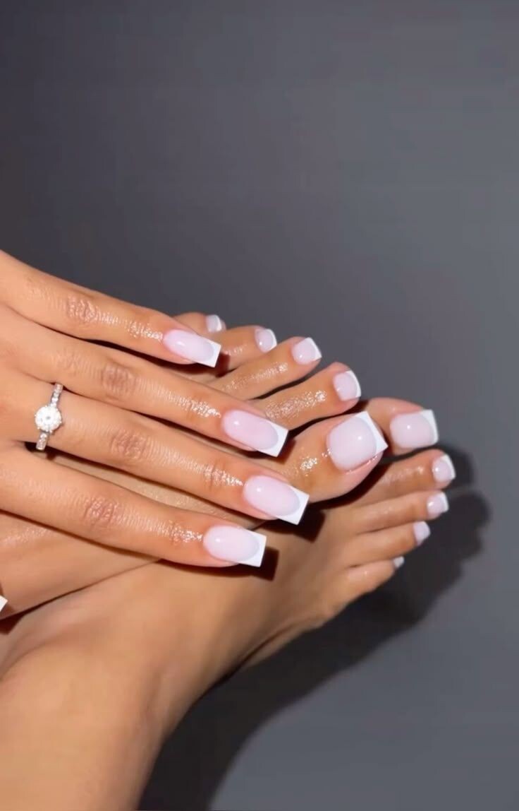 Маникюр и педикюр французский