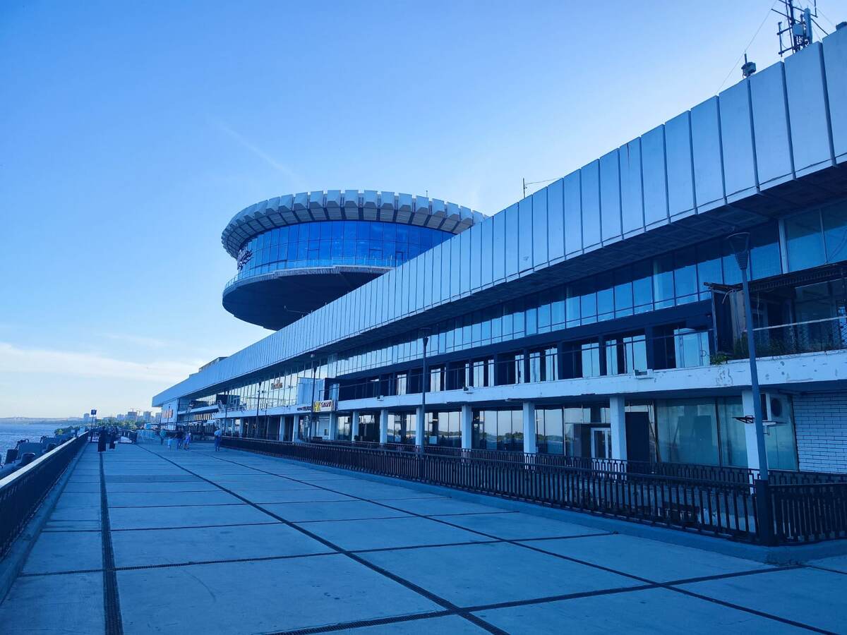 Волгоградский речной порт в длинну - как Красная площадь