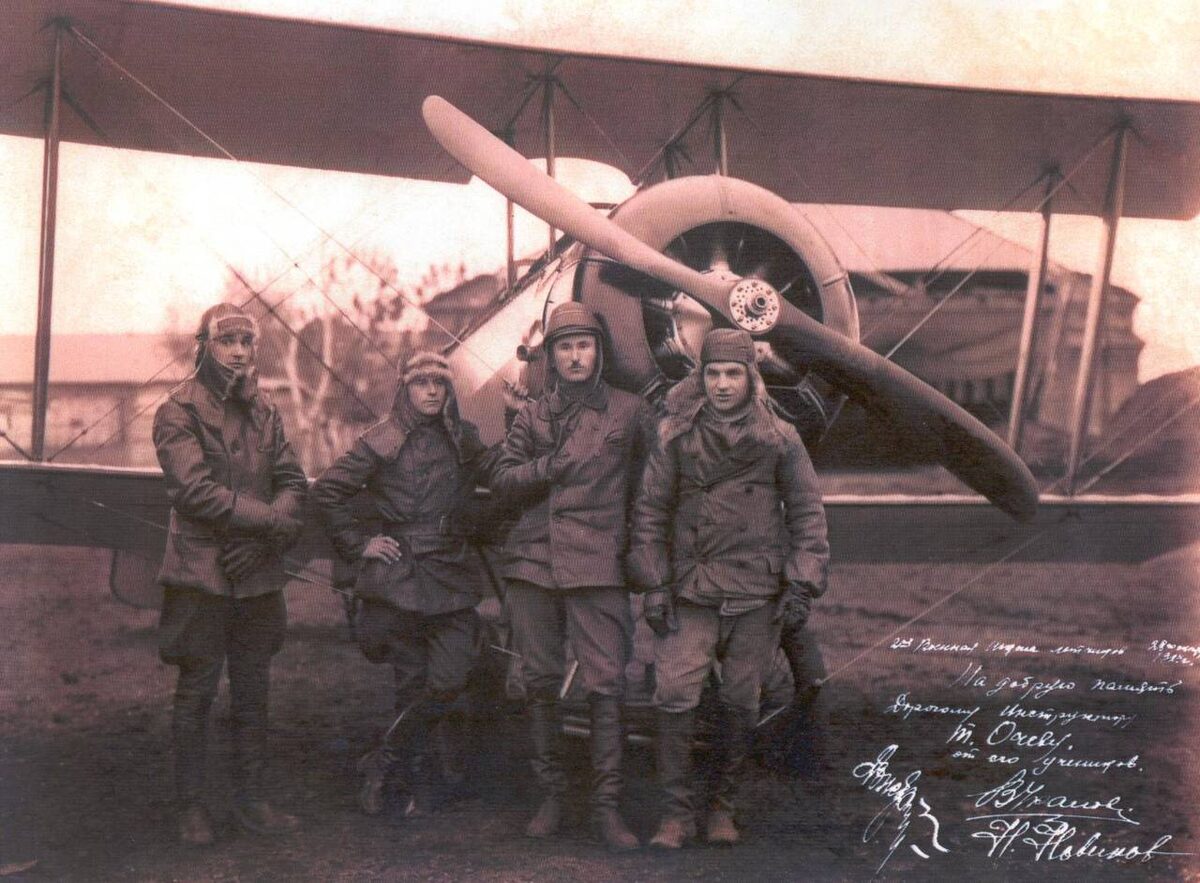 В.П. Чкалов крайний справа