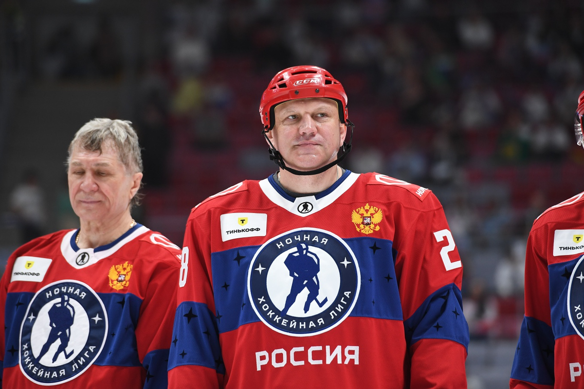 Вячеслав Буцаев в составе Сборной Легенд хоккея на Гала-матче Фестиваля хоккея Ночной лиги