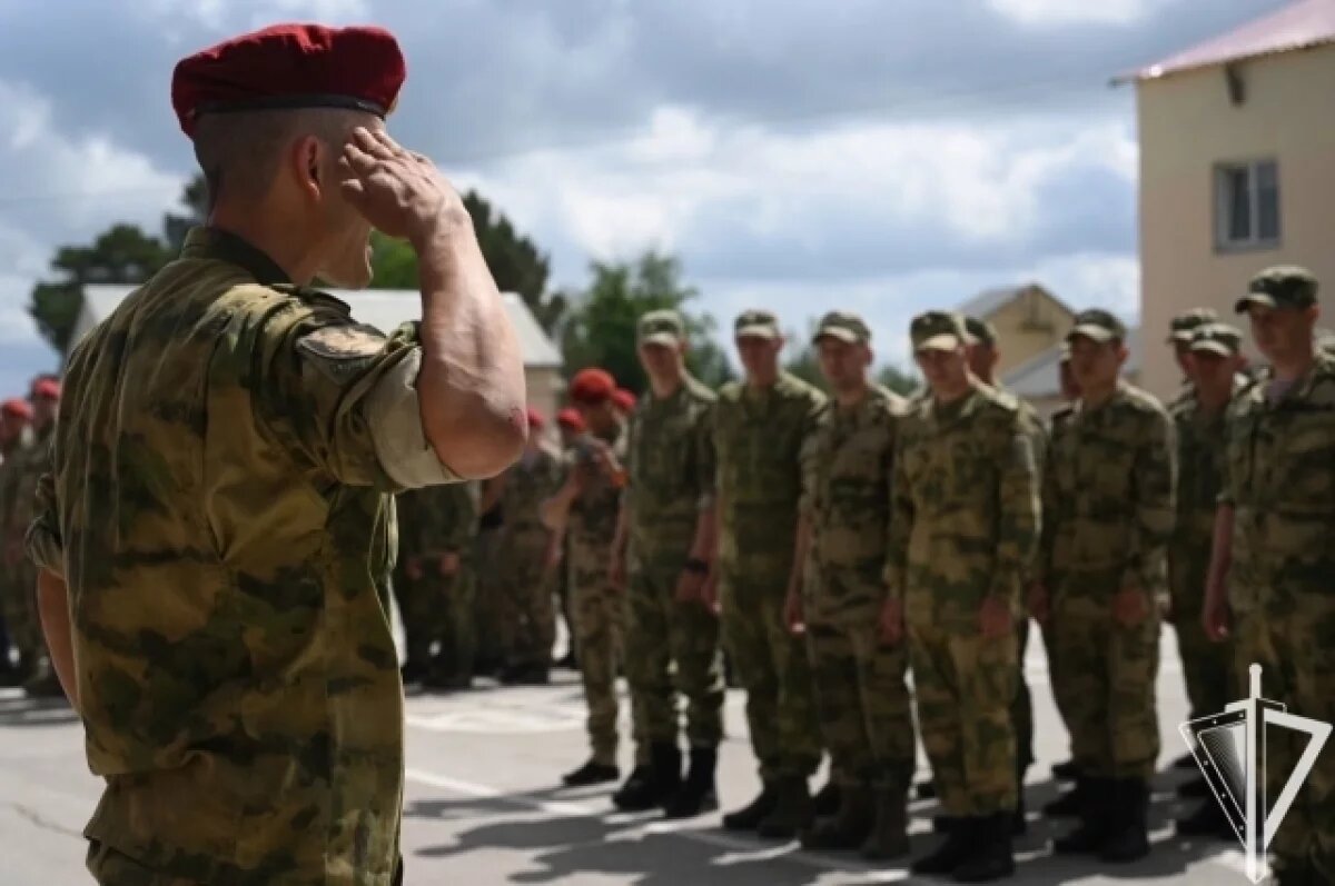    Восемь росгвардейцев получили краповый берет в Новосибирске