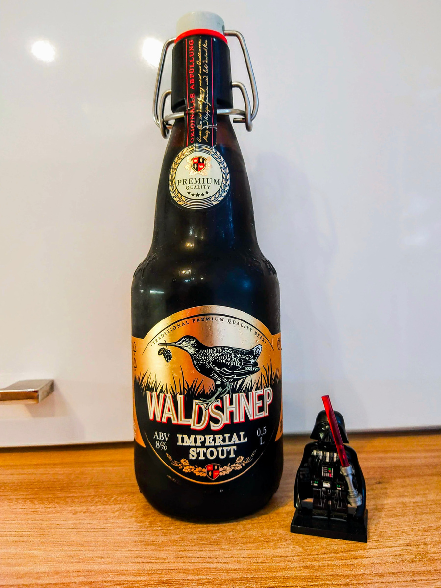 Все та же птичка, но цвета черно-золотые.