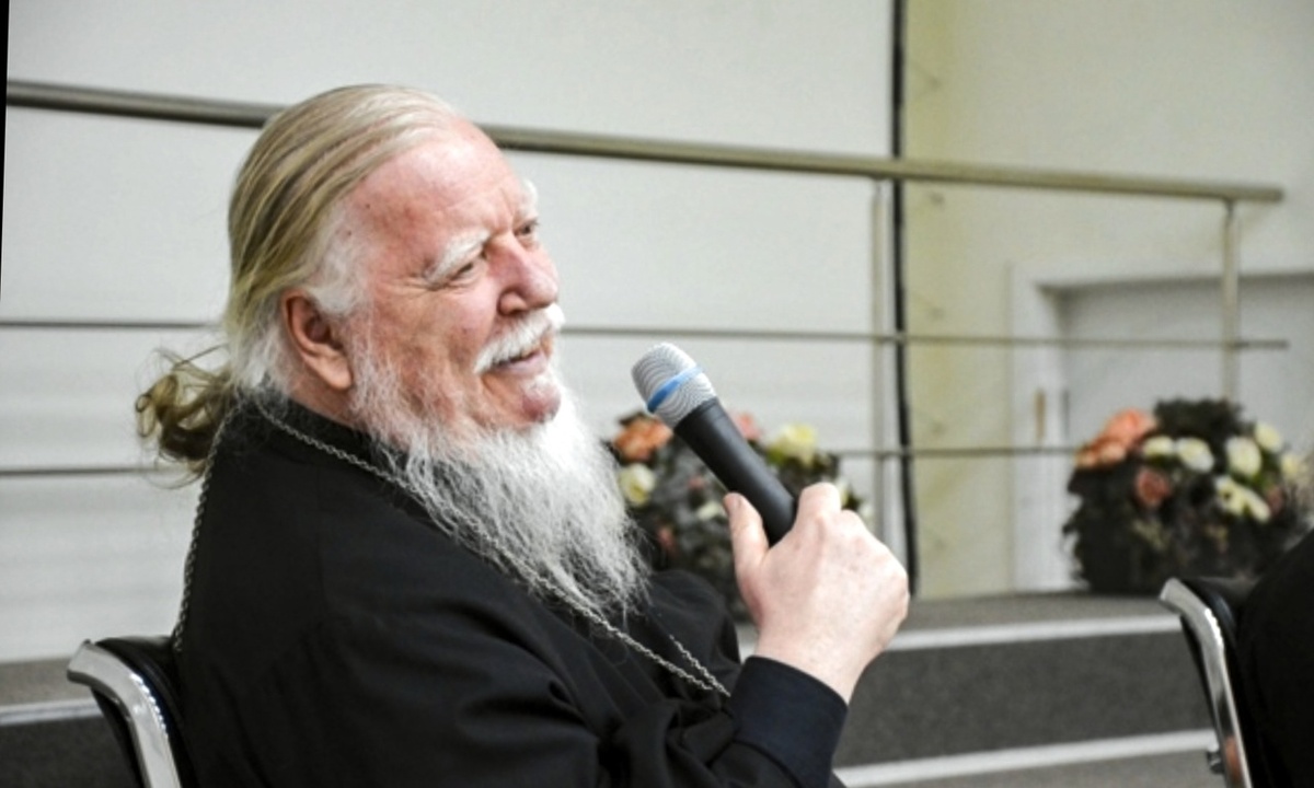 Протоиерей Димитрий Смирнов был самым многодетным отцом, так как создал в Москве несколько детских домов. Эта сторона его жизни, не была известна широкой публике.