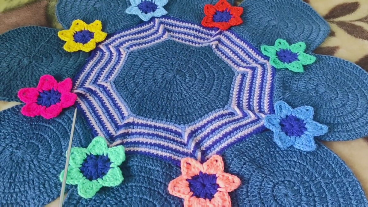 Вот такой интересный коврик у меня получился!