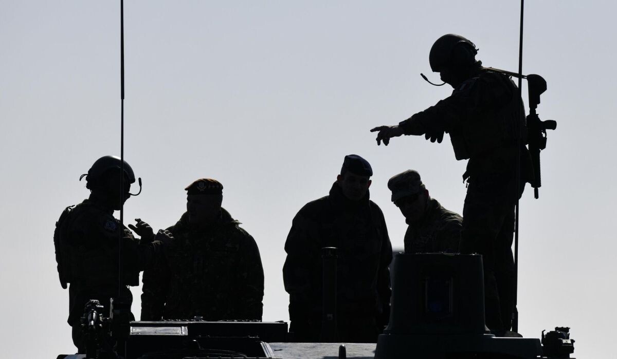     Военные. Источник: © AP Photo Автор фото: Alexandru Dobre