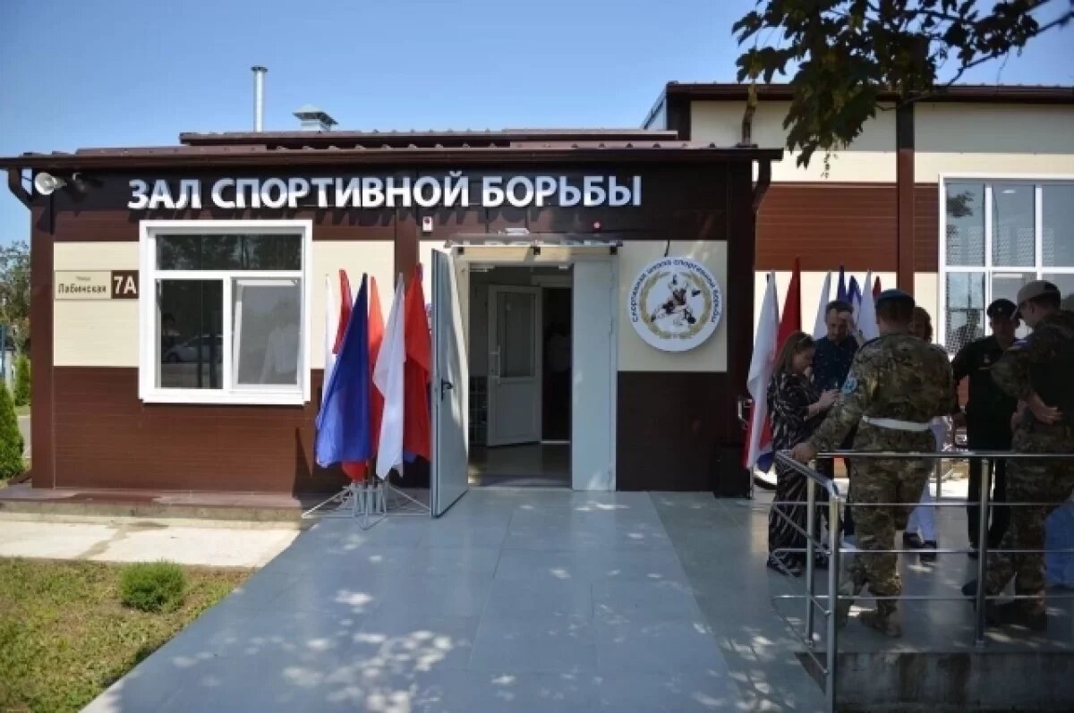    В Лабинском районе открыли модульный спортивный зал