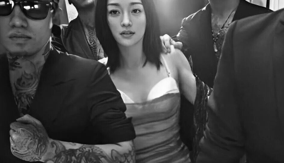 Китайская гангстерша Сестра Се, которая создала гарем из 16 пленных юношей с 1 единственной целью