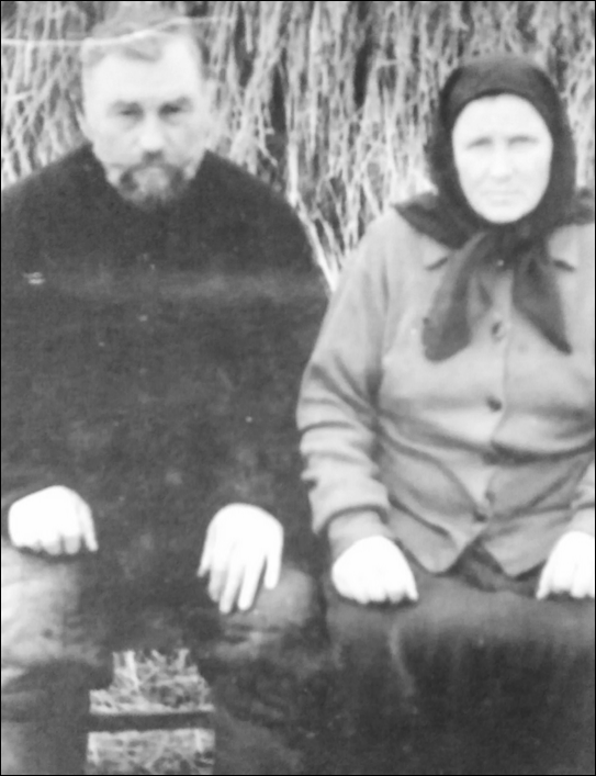 Оксененко Николай Федорович с женой Анной Антоновной