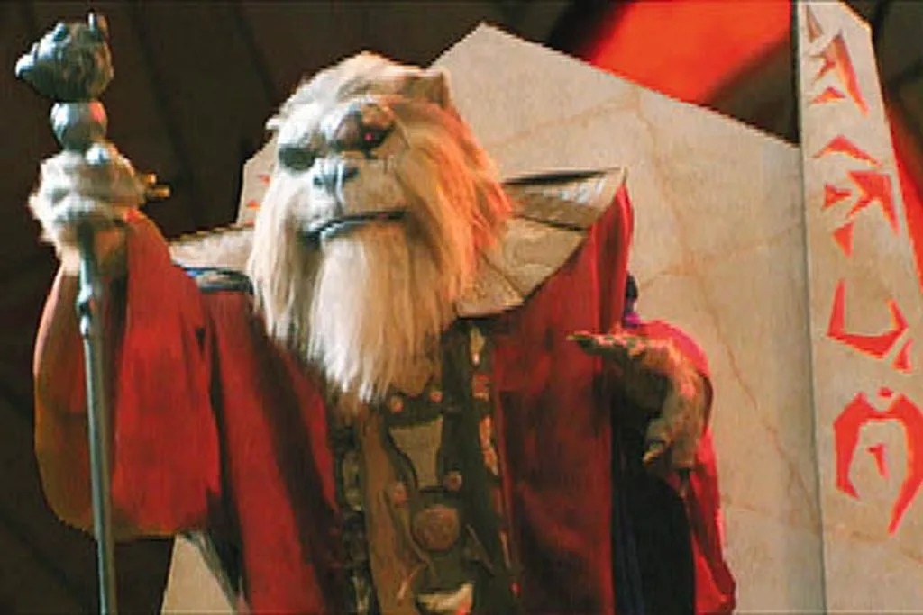 На картинке из игры видно, что "котик" вполне себе в одежде. А в кино они и броню носили...