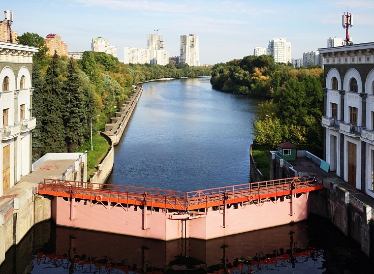 Карамышевский гидроузел (фото с сайта Гуляем по Москве)