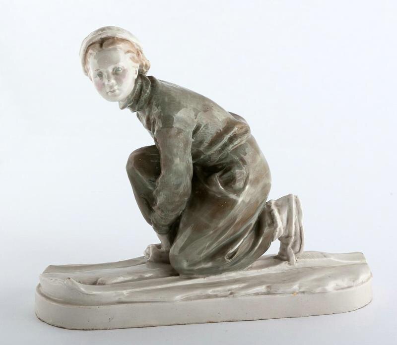 Та же "Лыжница" в ранней сложной полихромной росписи. 1955. Государственное бюджетное учреждение культуры "Волгоградский музей изобразительных искусств им. И.И.Машкова". 