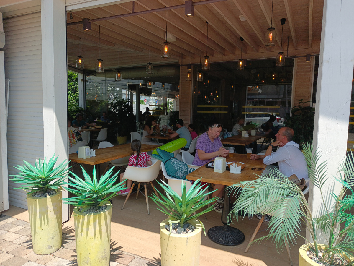 ФТ Сириус, Имеретинская набережная, столовая "Есть поесть", июнь 2025 г.