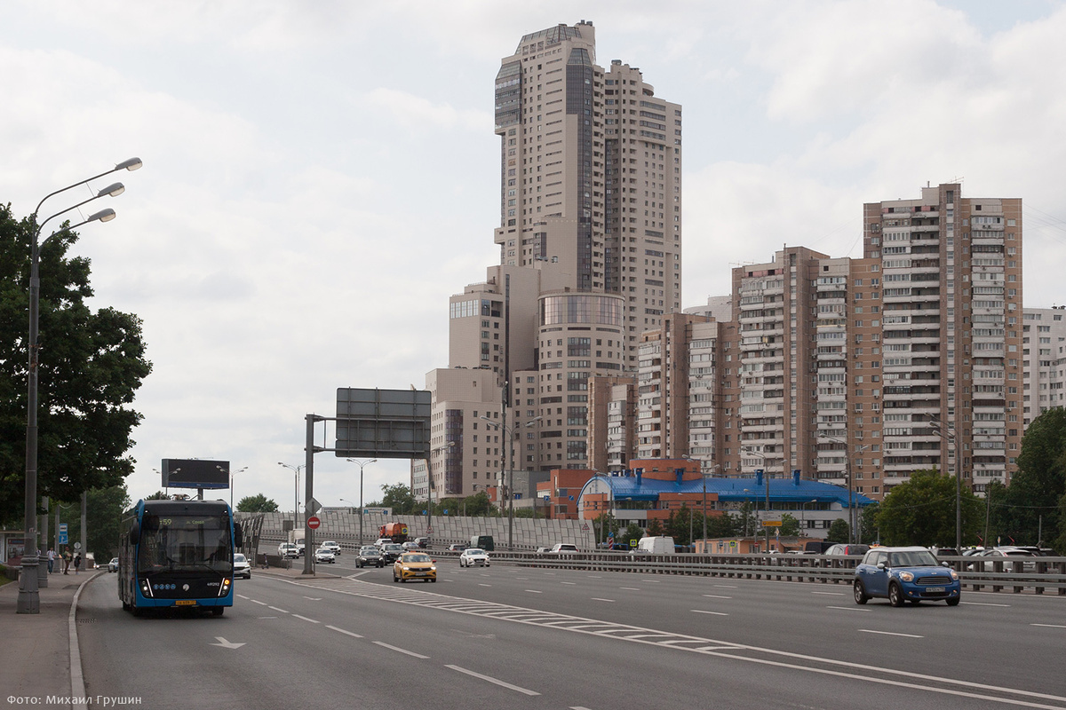 Проспект Маршала Жукова. Дома 78 и 74. 6 июня 2025 года. Фото: Михаил Грушин