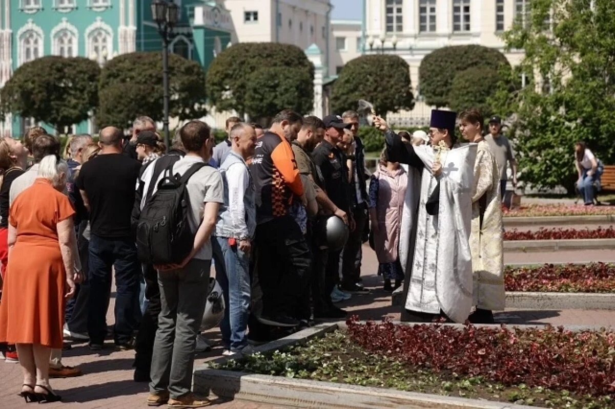    Сотни байкеров собрались на молебен у мощей святой Екатерины