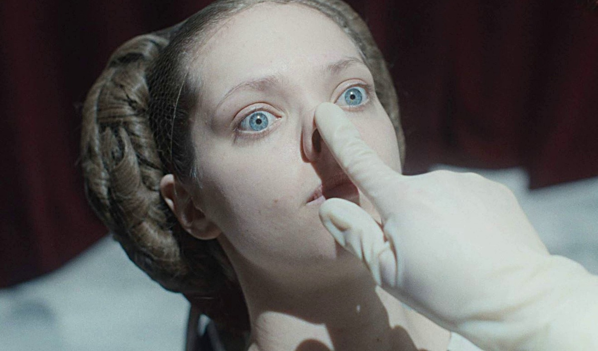 Кадры из фильма «Гадкая сестра»