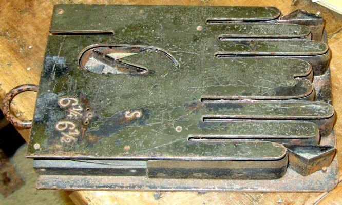 «Железная рука». Источник: https://museedelaganterie.fr