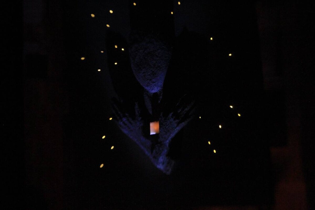 Работа художницы Dear Soda (Даша Сорокина) на выставке «Подземное Исследование Космического Пространства»