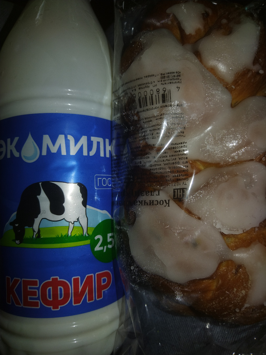 Если что под глазурью не плесень. Изюм так просвечивает. 😁